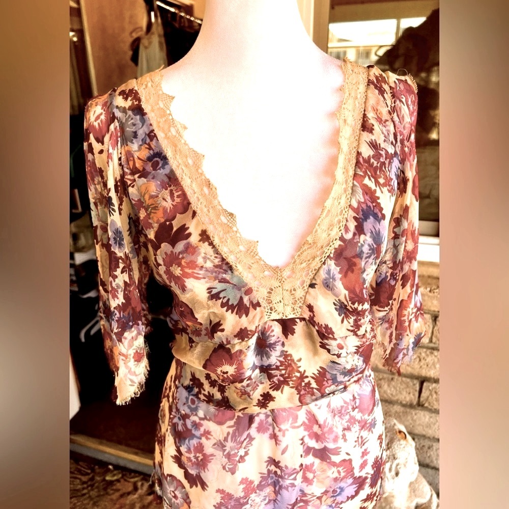 JOIE Y2K Floral Sheer Silk Blouse Low V Crochet Neck & Back Flowing Sleeves! 4